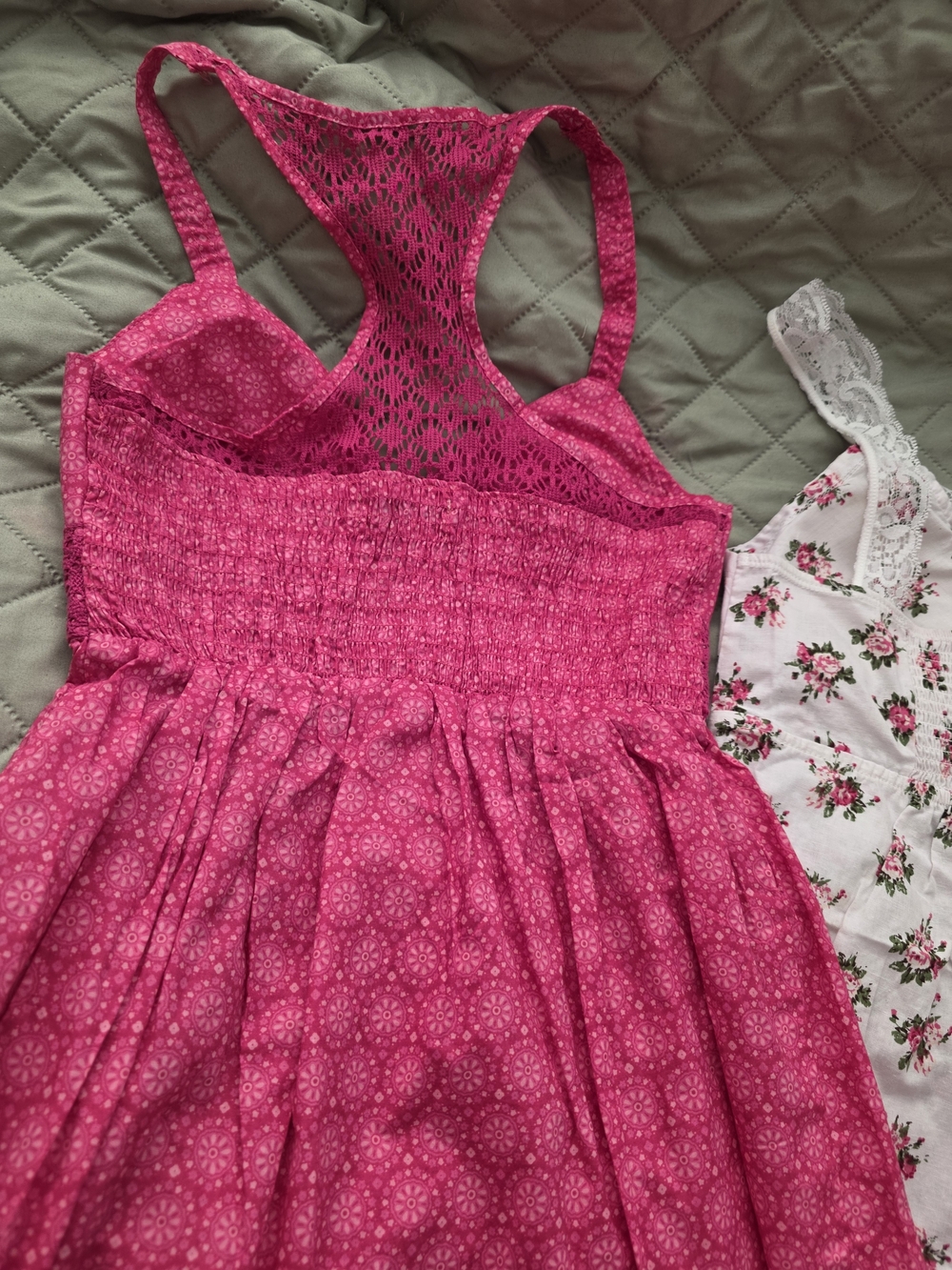 NEW-Lei Small Women's Floral White Lace Trim Camisole & Hot Pink Lace-Back Tank - Picture 5 of 6